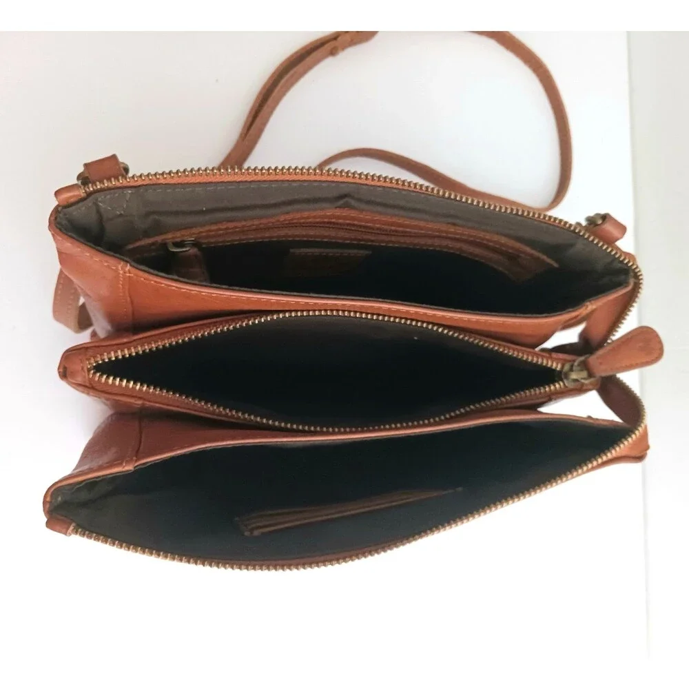 Oak & Tan Cognac Pebbled Leather Crossbody 3 Zippered Compartments Adj Strap